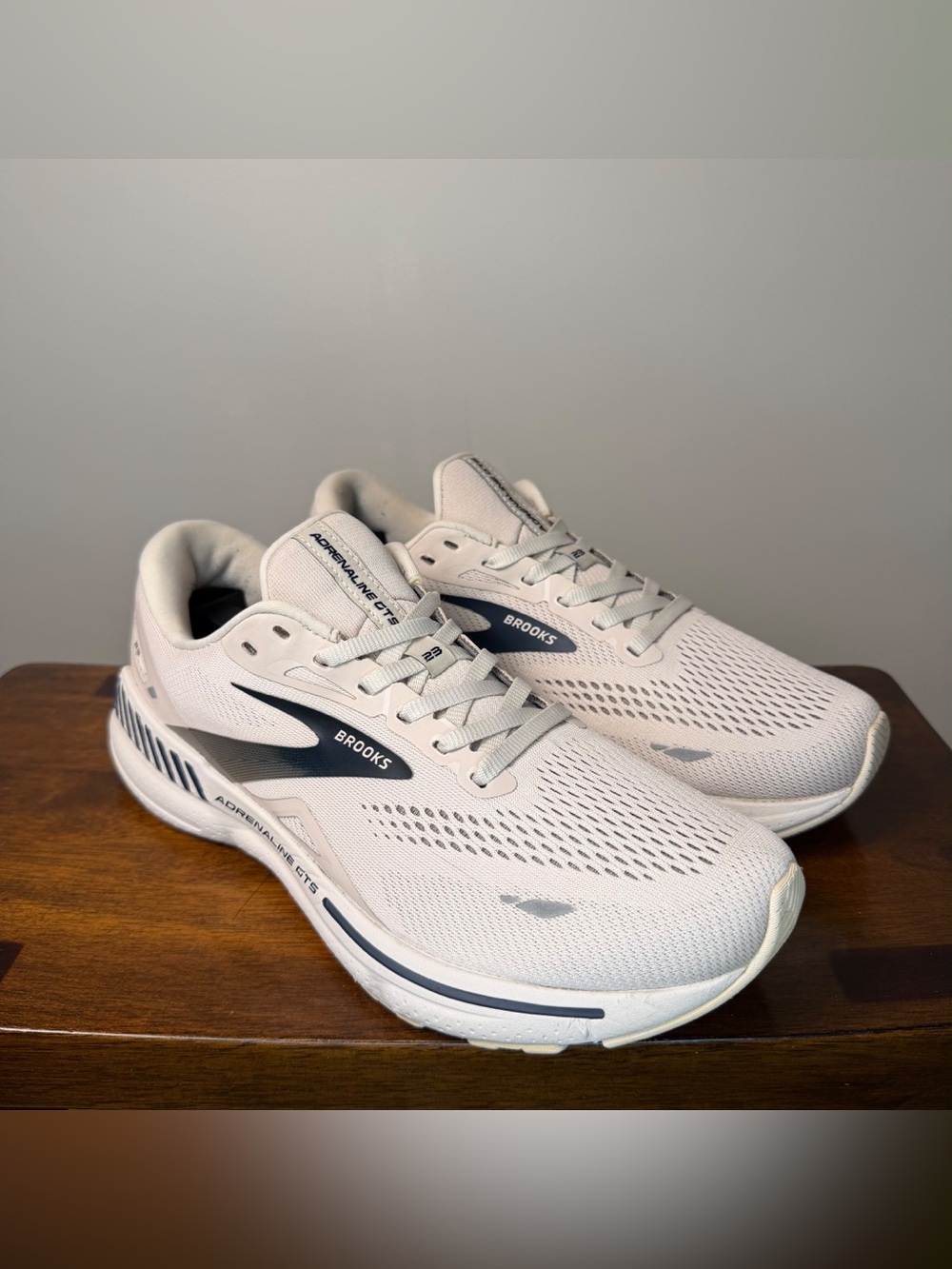 Brooks Adrenaline GTS 23 Men’s Running Shoes Size 8 D White Navy 1103911D248